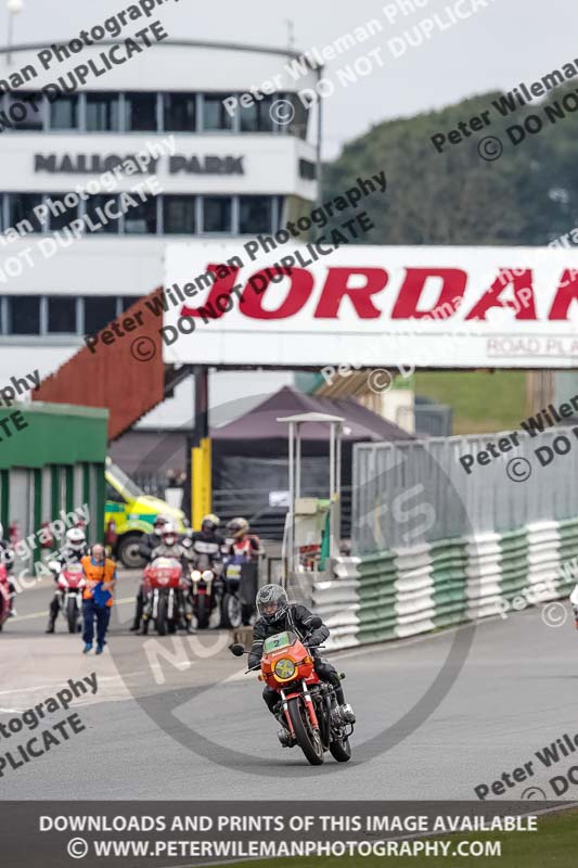 Vintage motorcycle club;eventdigitalimages;mallory park;mallory park trackday photographs;no limits trackdays;peter wileman photography;trackday digital images;trackday photos;vmcc festival 1000 bikes photographs